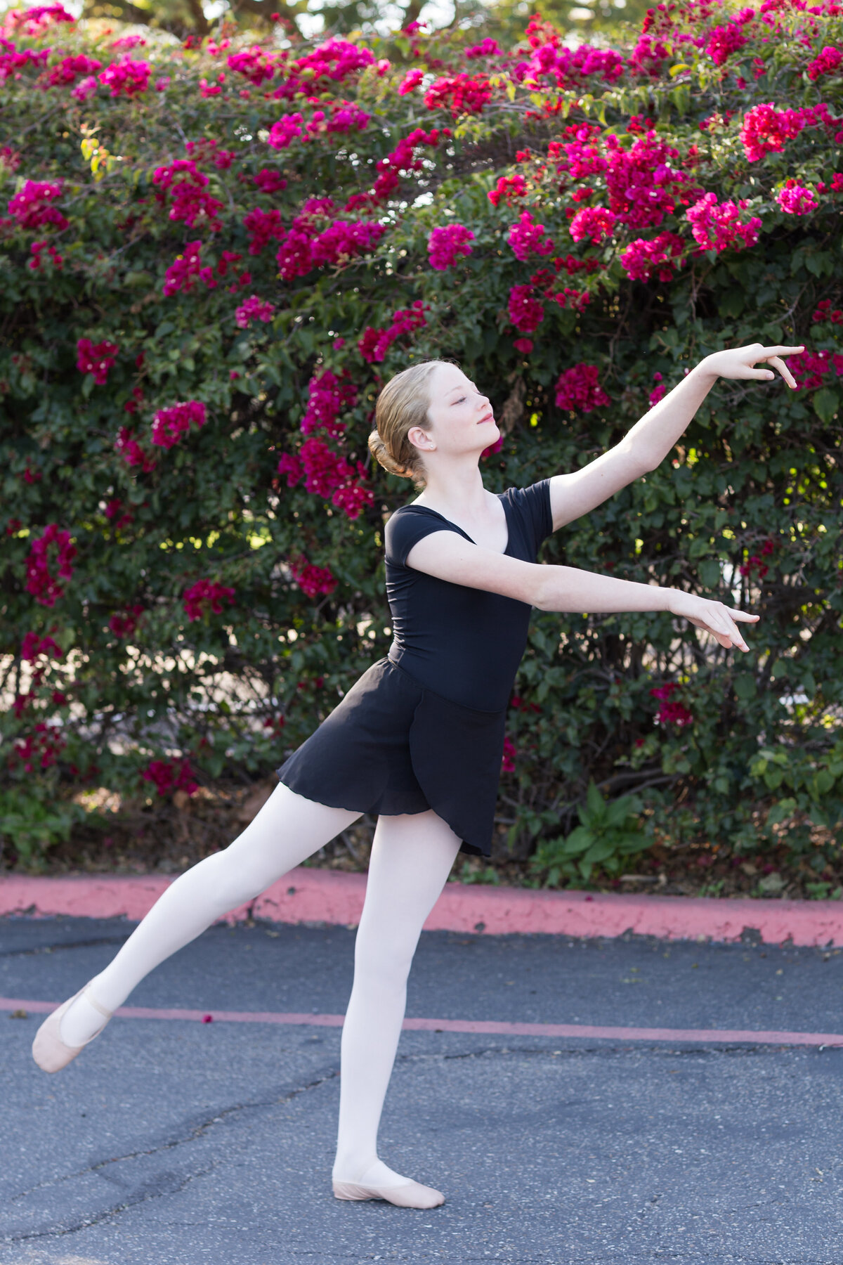JanelleStephaniePhotography-OldSantaBarbaraMission-Amelia-BalletPortraits_1