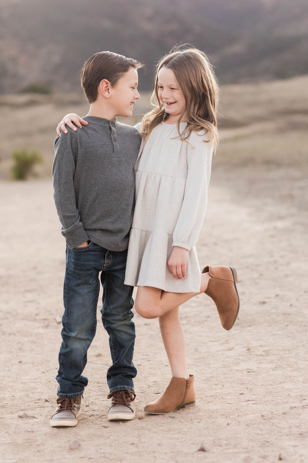 san-diego-family-photography-mission-trails-siblings-walking