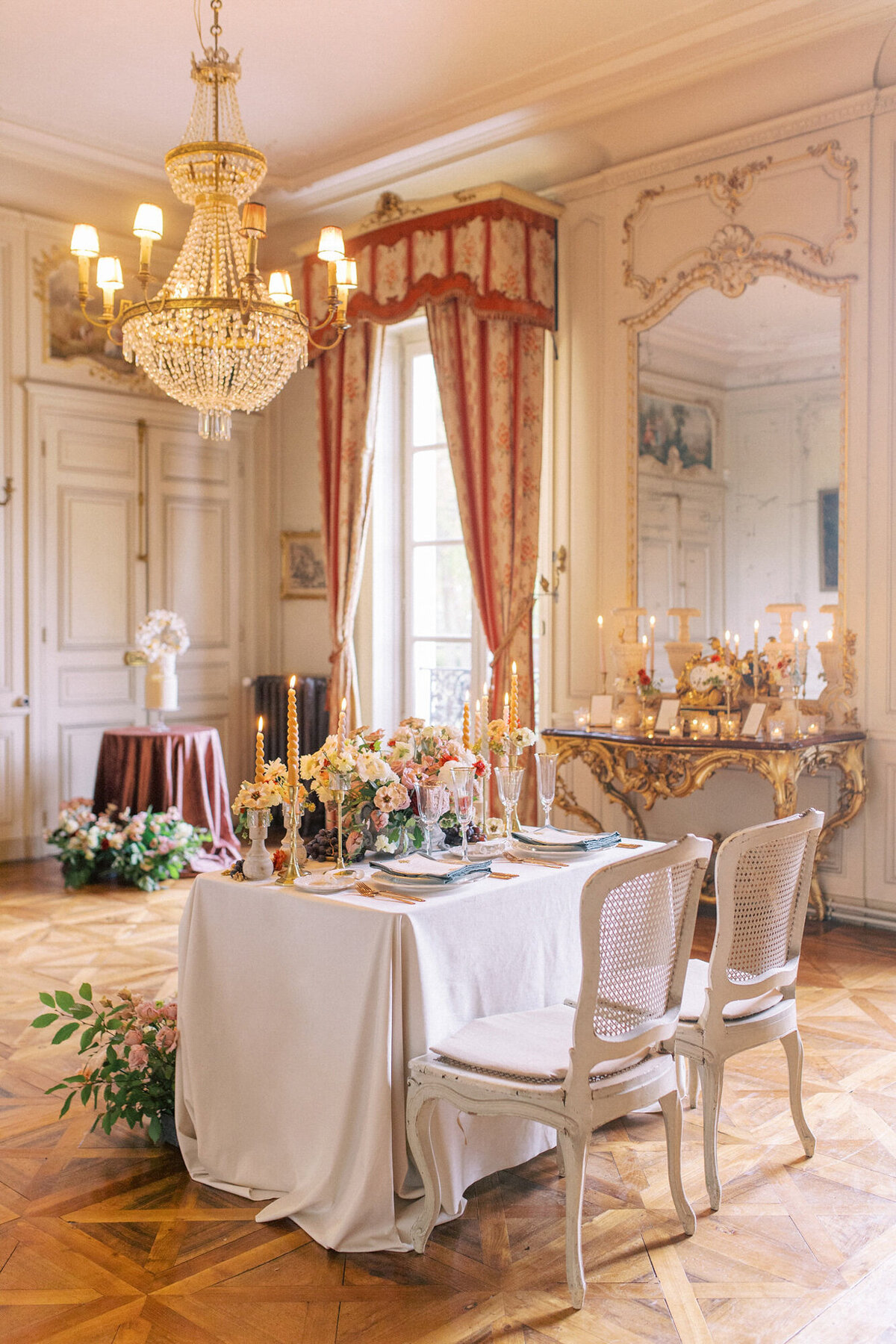 Maïlys Fortune Photography Husband Wife Wedding Weddings Photography France Switzerland Italy Timeless Dreamy Imagery Bilingual French English Destination Weddings Destination Wedding Provence French Riviera Paris Lake Como Tuscany125
