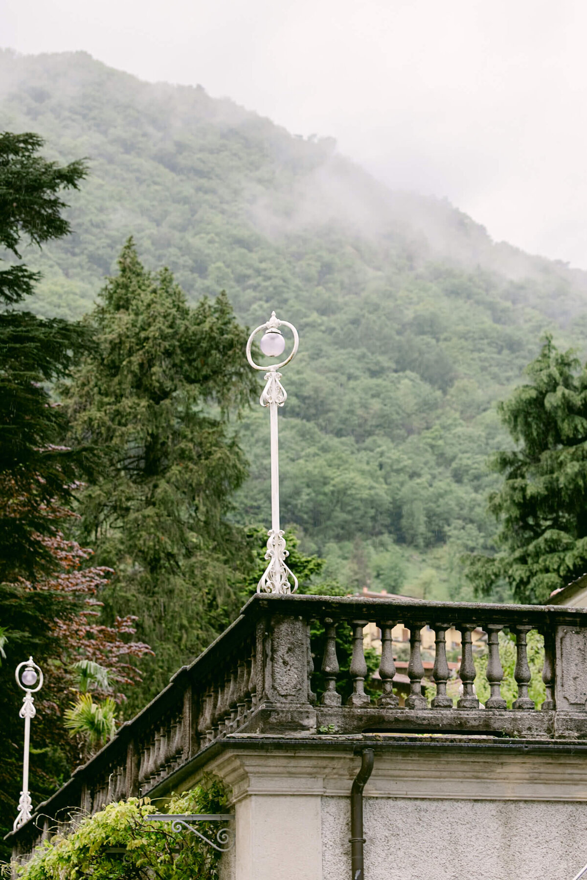 A wedding day photo of the wedding venue Villa Aura del Lago on Lake Como in Italy