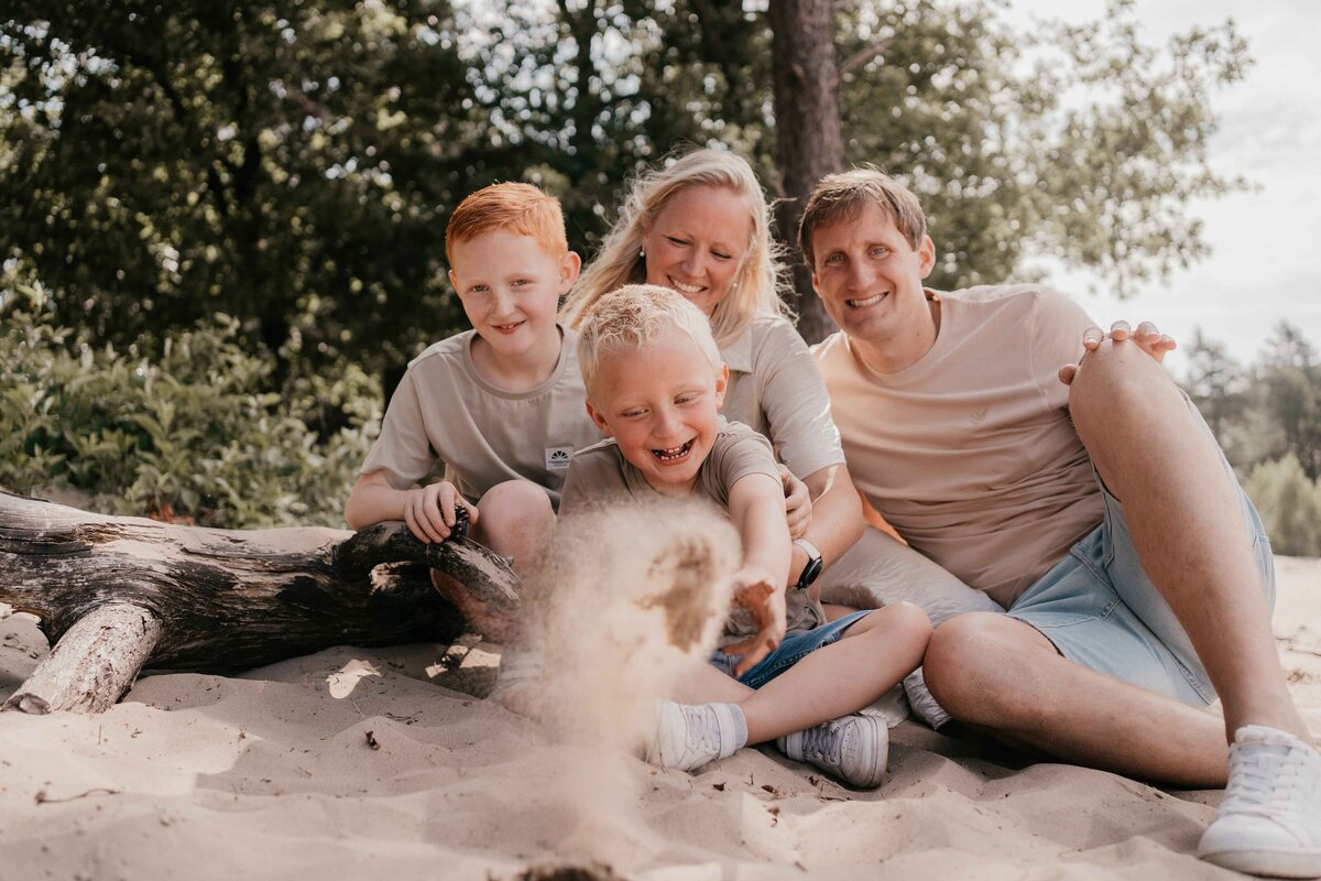 liefdevolle-gezinsfotografie-laren-duinen-leukfotografie (35 van 114)