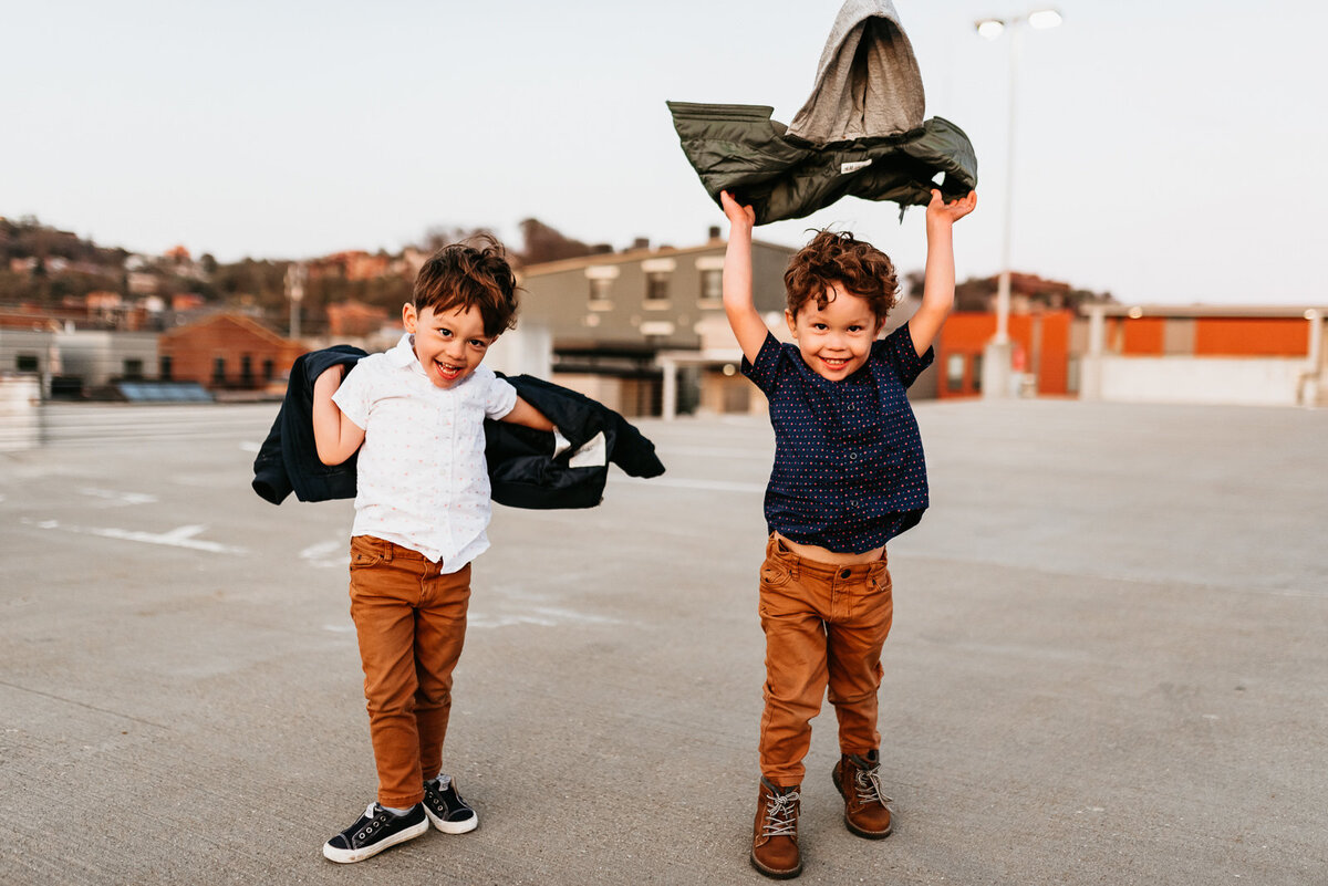 downtown-cincinnati-rooftop-family-session-sunset