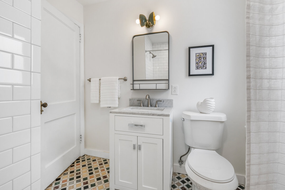 Bright and inviting staged bathroom showcasing functional design for quick home sale