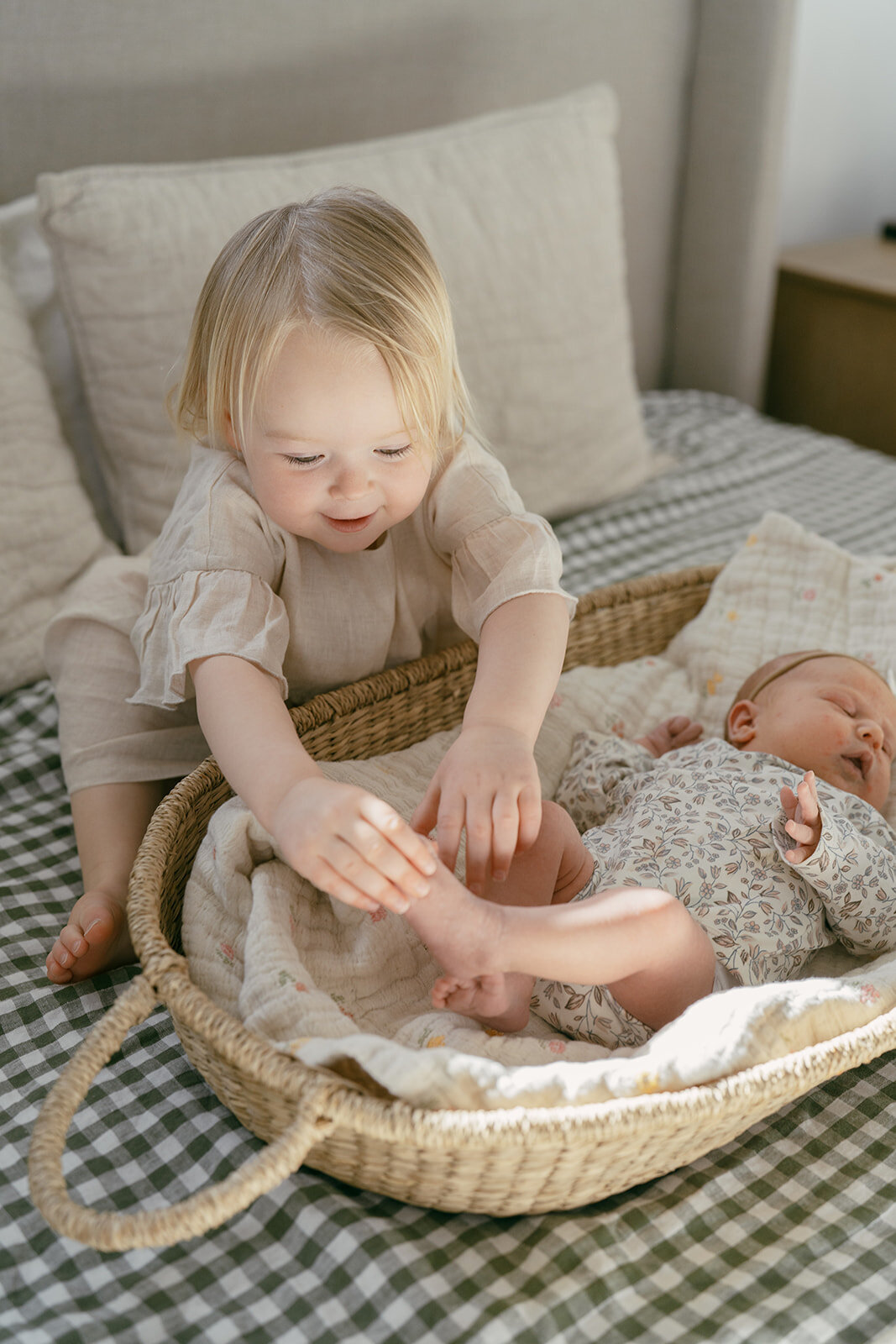 in-home-newborn-family-lifestyle-photos-by-samantha-anne2