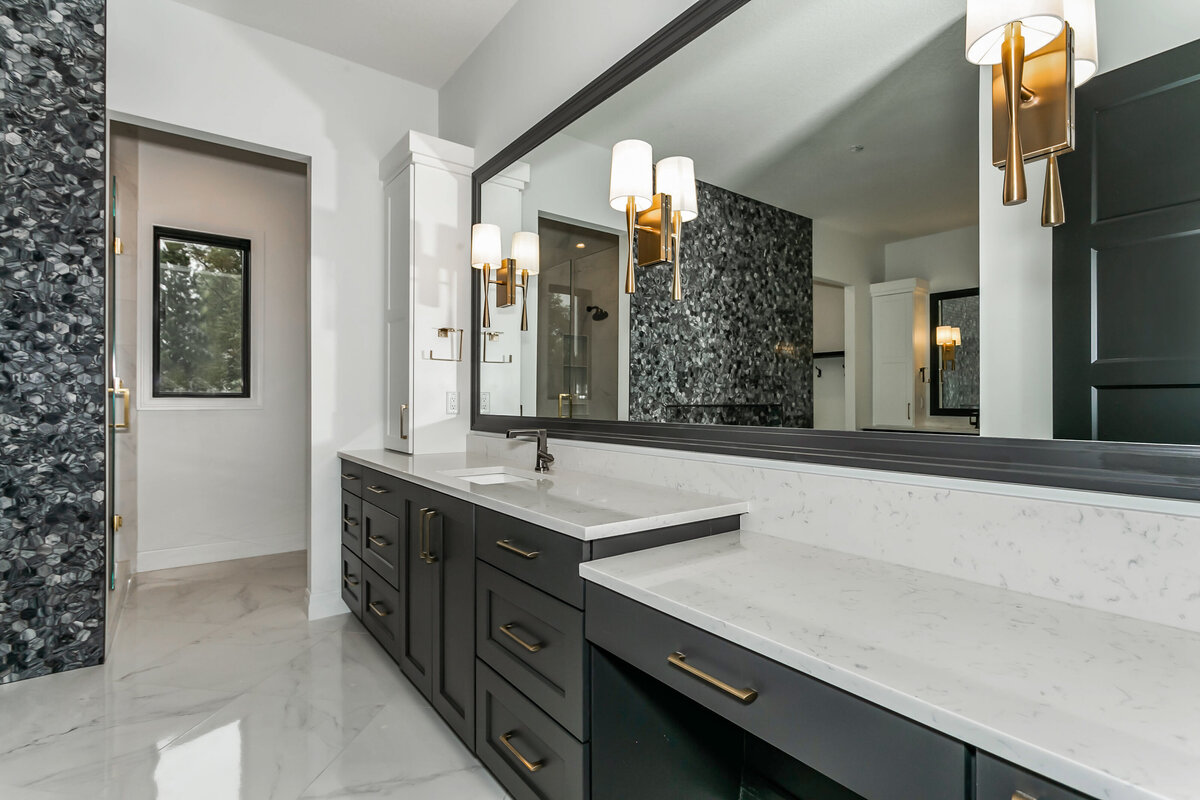 4 Wheatfield Ct Hesston KS-print-030-019-Master Bath-4200x2800-300dpi