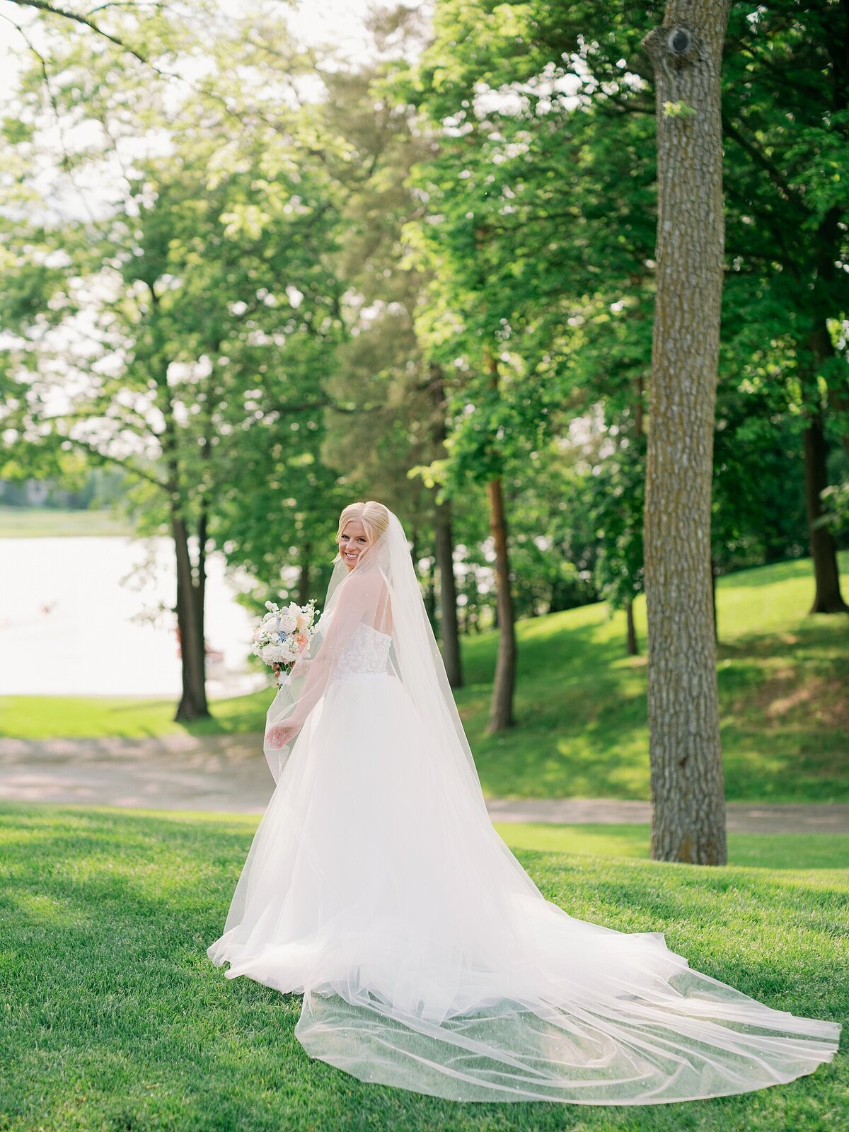 Oak-pointe-country-club-wedding_1363