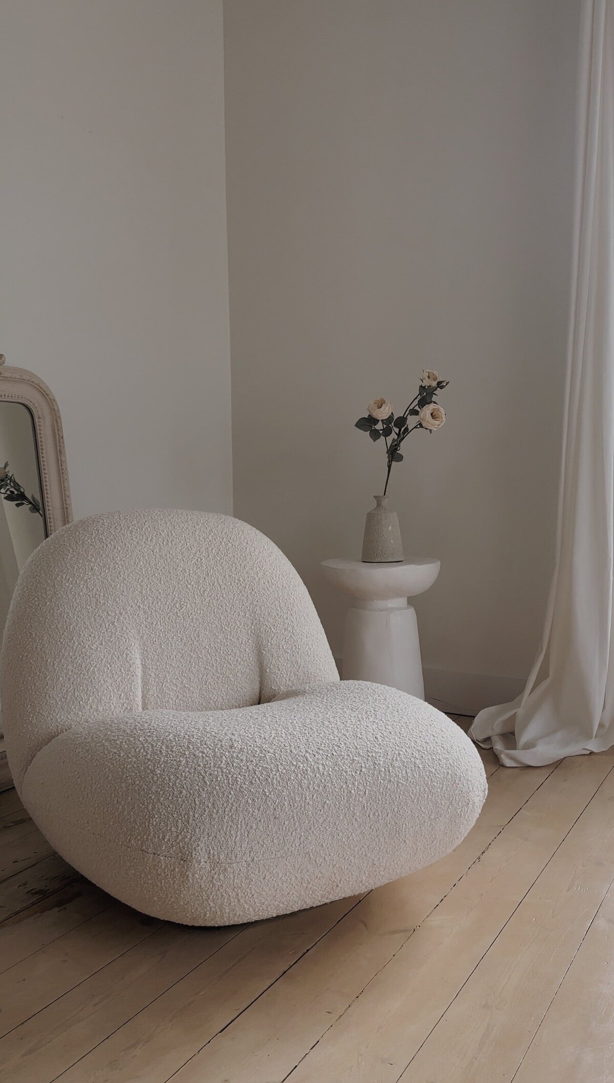 A creative studio space for photoshoots, photographers, content creators, and brands in South Surrey White Rock Vancouver area