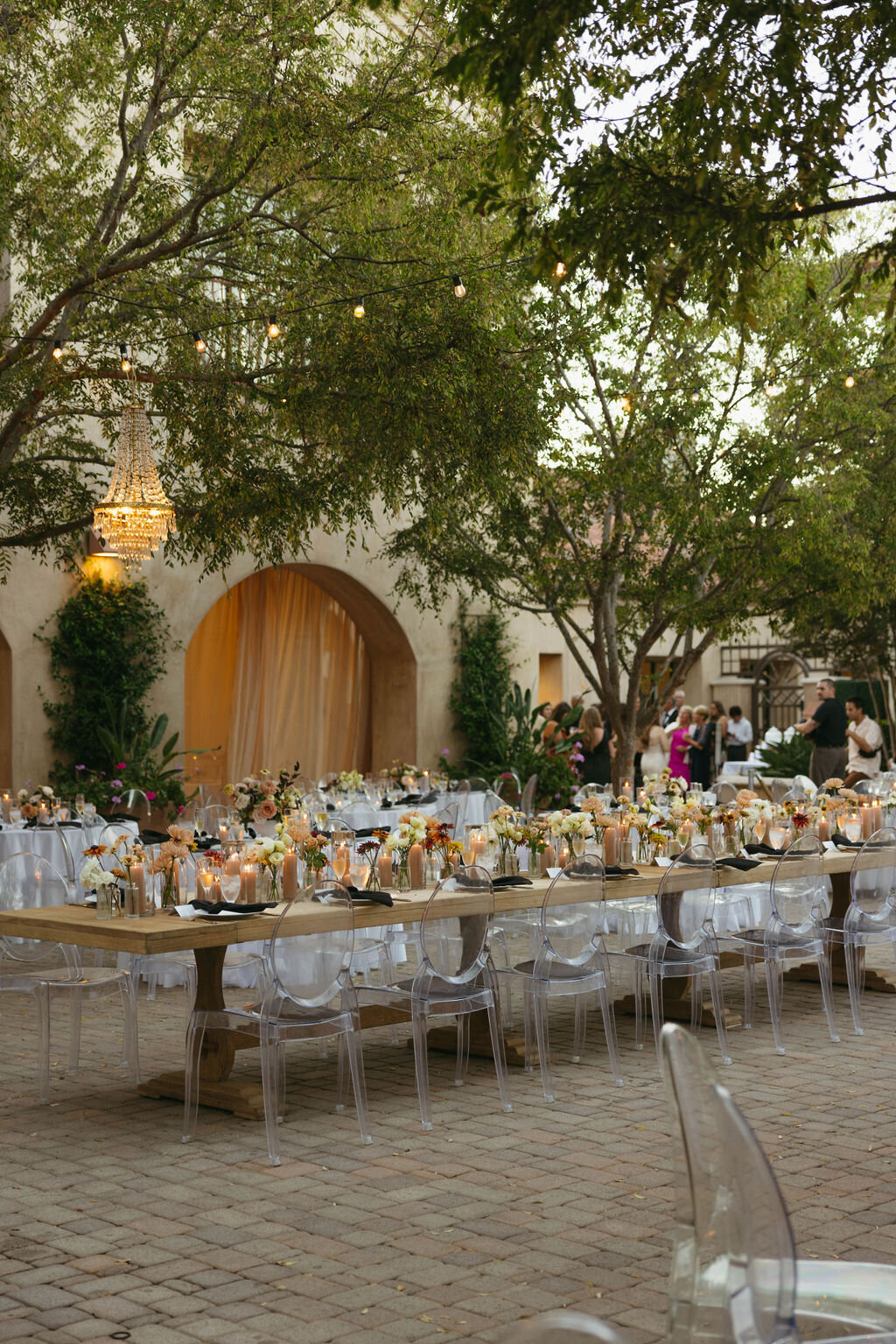 pretty-palm-leaf-event-co-molly-and-rodrigo-wedding-in-serra-plaza-49