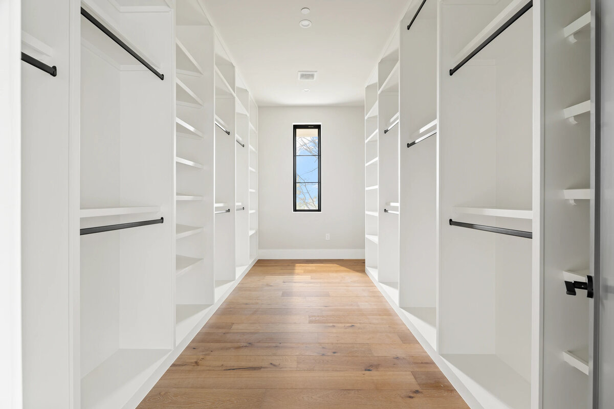 596-lancelot-way-closet-1