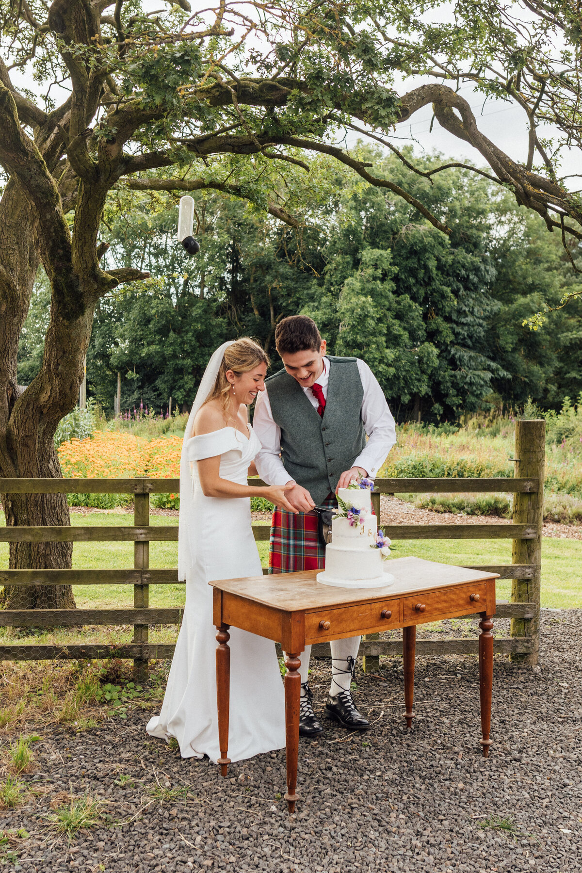 Cake cutting at The Free Company wedding