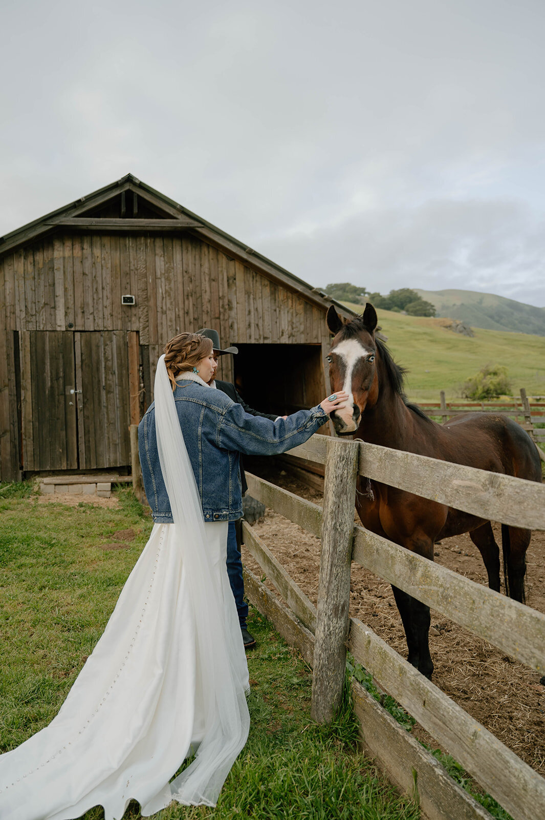 bride-barn-door-sonoma-ranch