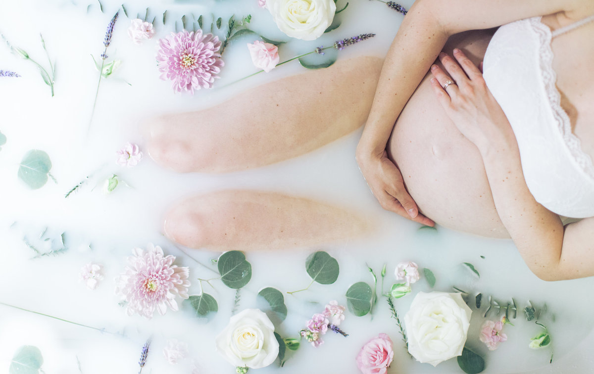 Eva-Rieb-Photography-Christina-Maternity-Milk-Bath-1