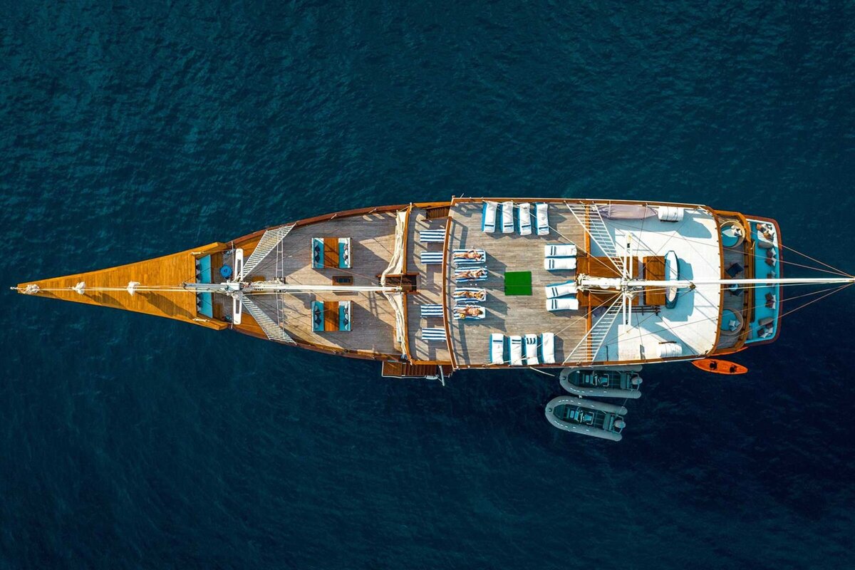Indonesia Maj Oceanic Yacht Charter 10