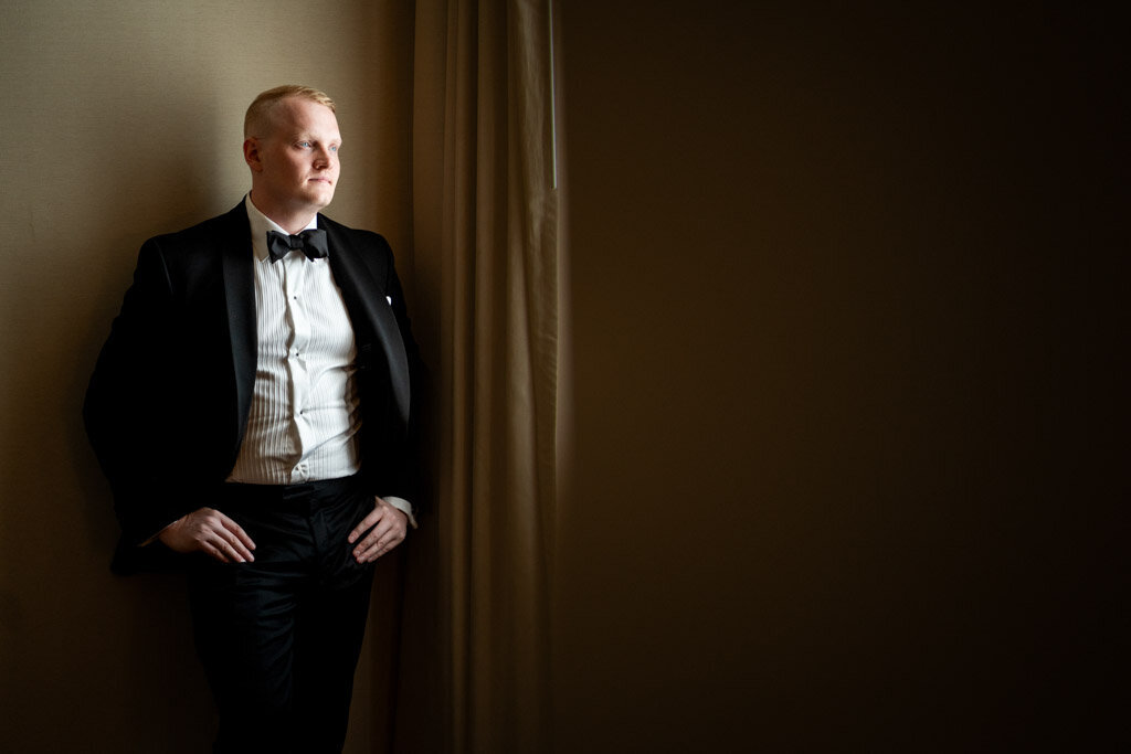 22-Milwaukee-Art-Mueseum-Wedding-Lauren-Ashley-Studios