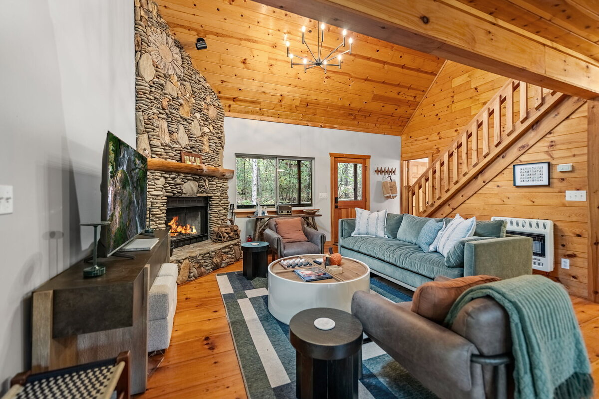 34Shady-Grove-Cabin-Blue-Ridge-GA_147_Living