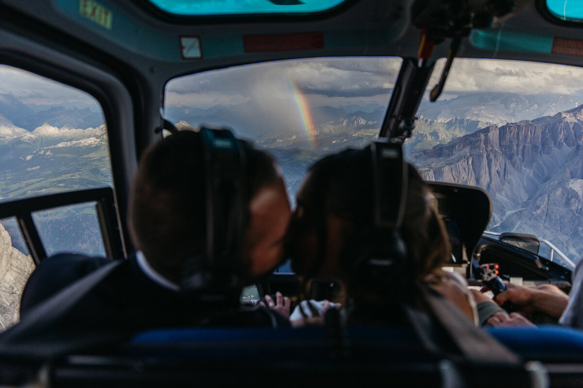 Picnic elopement at Cinque Torri Dolomites with pizza