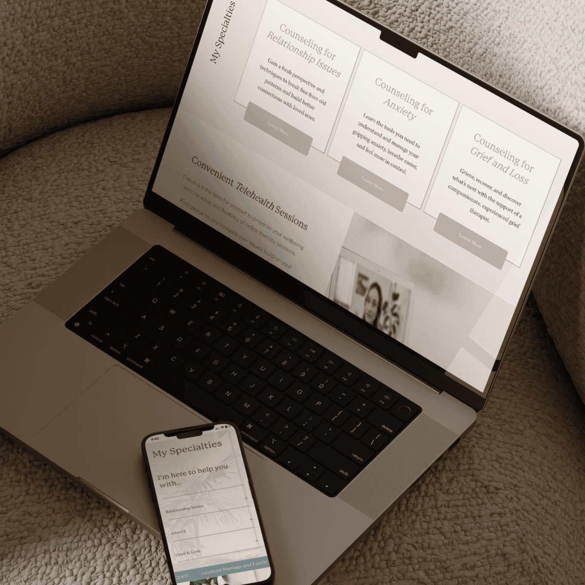 JEANINE-PHONE ADN LAPTOP MOCKUP