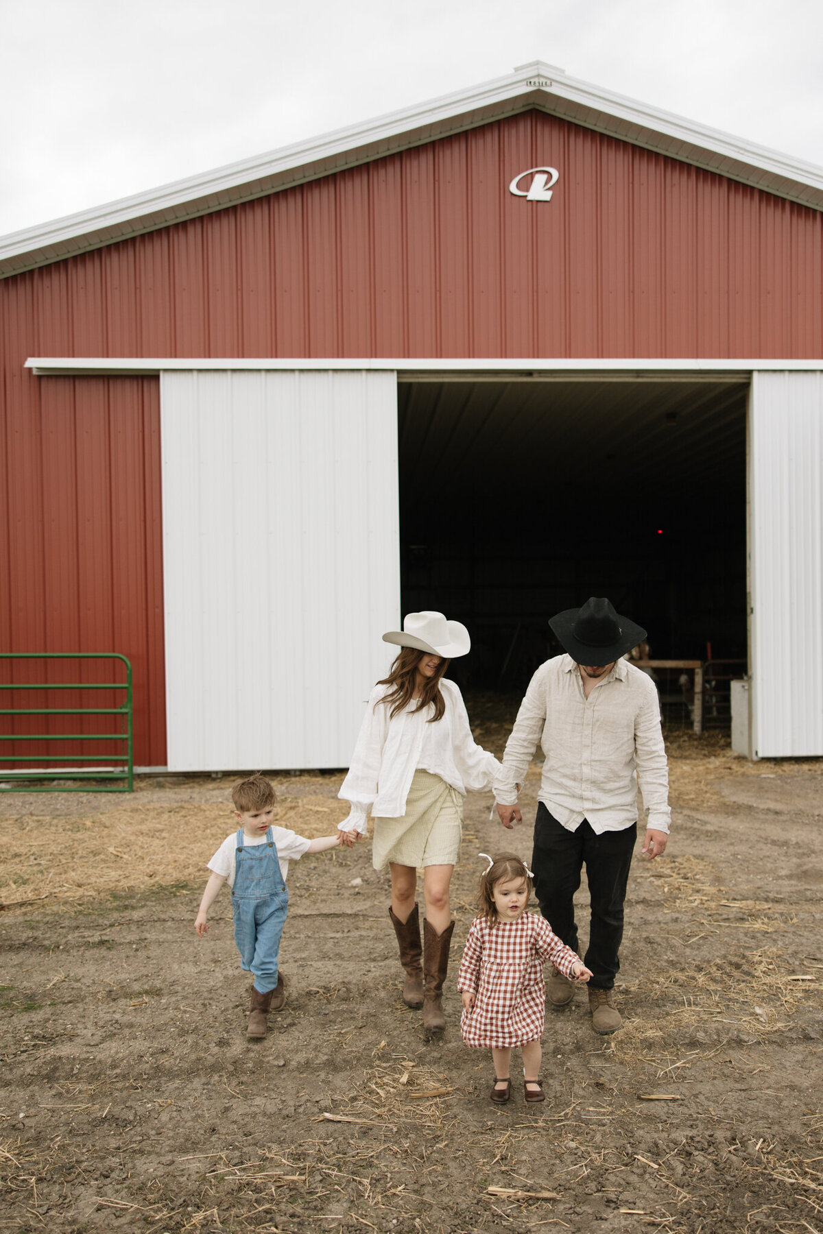 farm family photos, midwest family photographer, documentary photographer, sioux falls family photographer, rcc photography-38