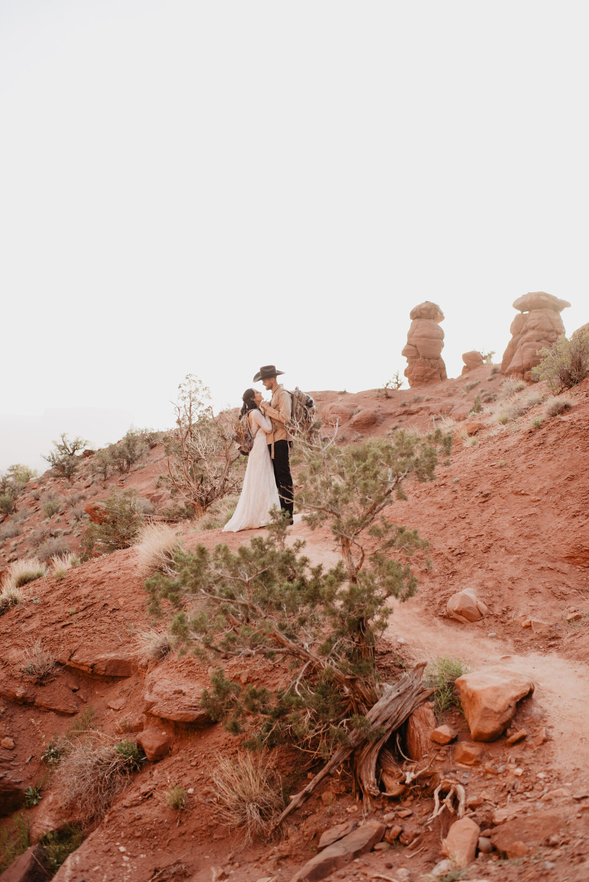 Utah Elopement Photographer captures moab elopement portraits