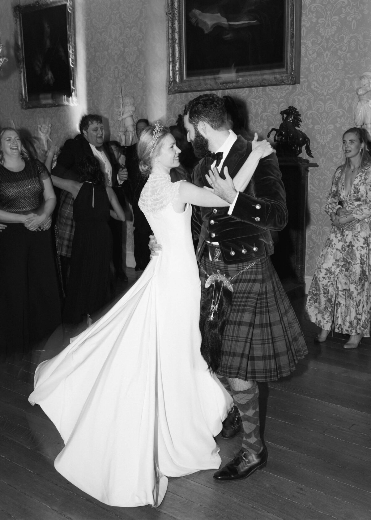 chloe-winstanley-wedding-scotland-scone-palace-first-dance-phillipa-lepley