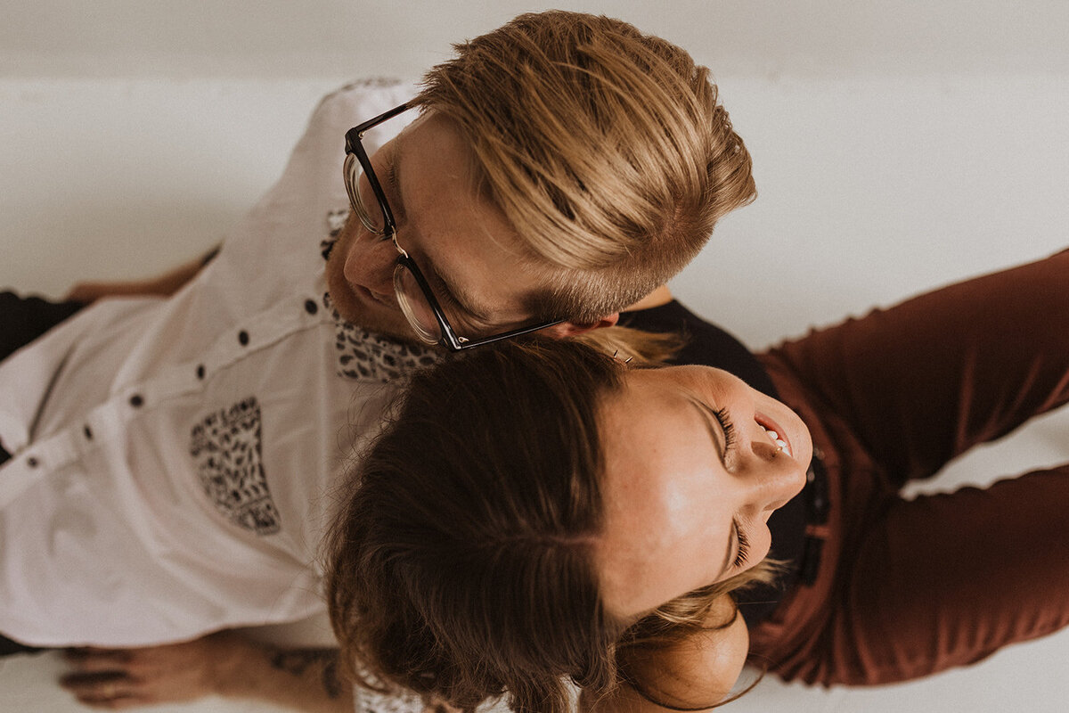 Couples-photoshoot-mixing-drinks-together109