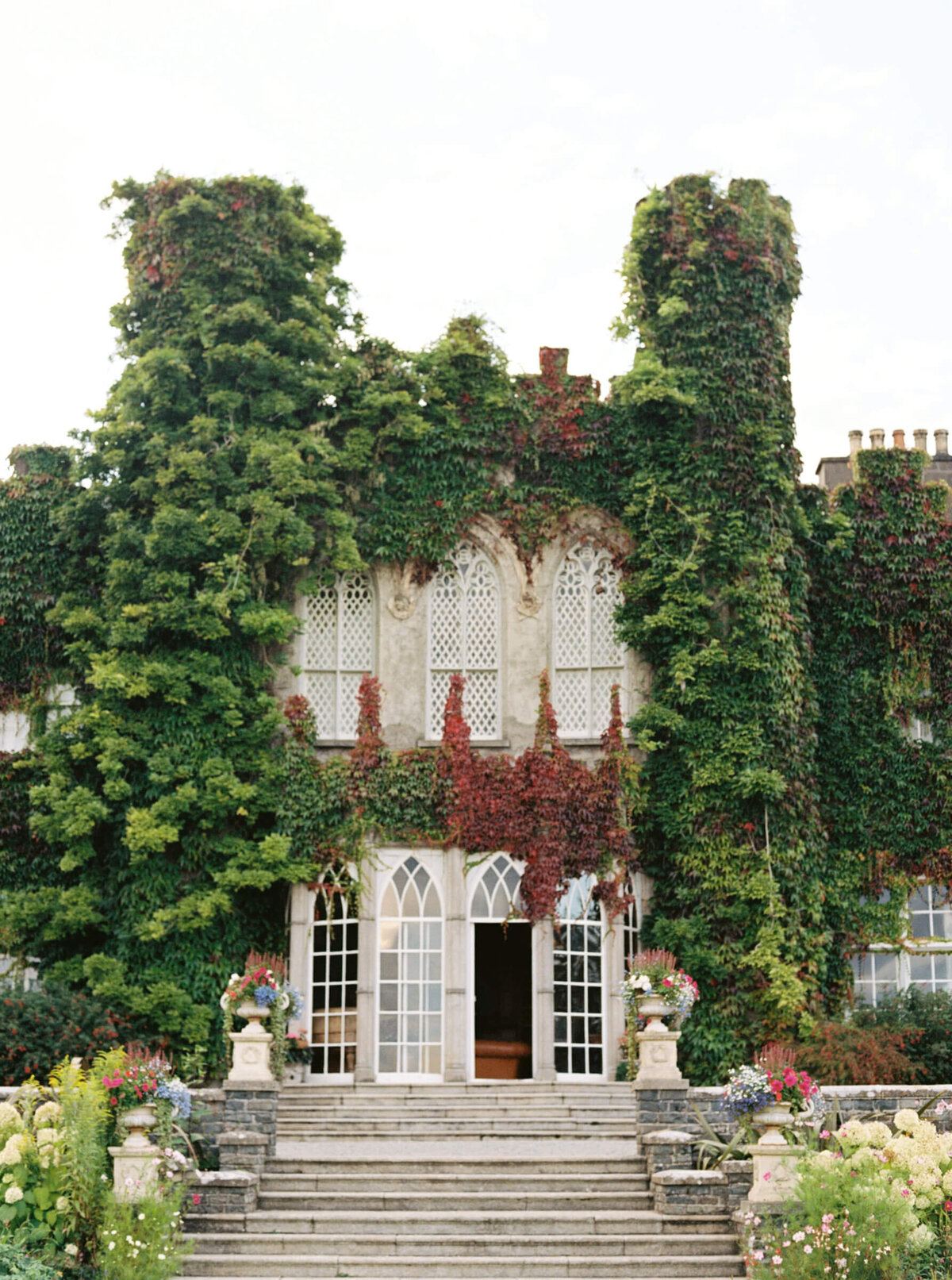 A wedding day picture of the wedding venue luttrellstown Castle