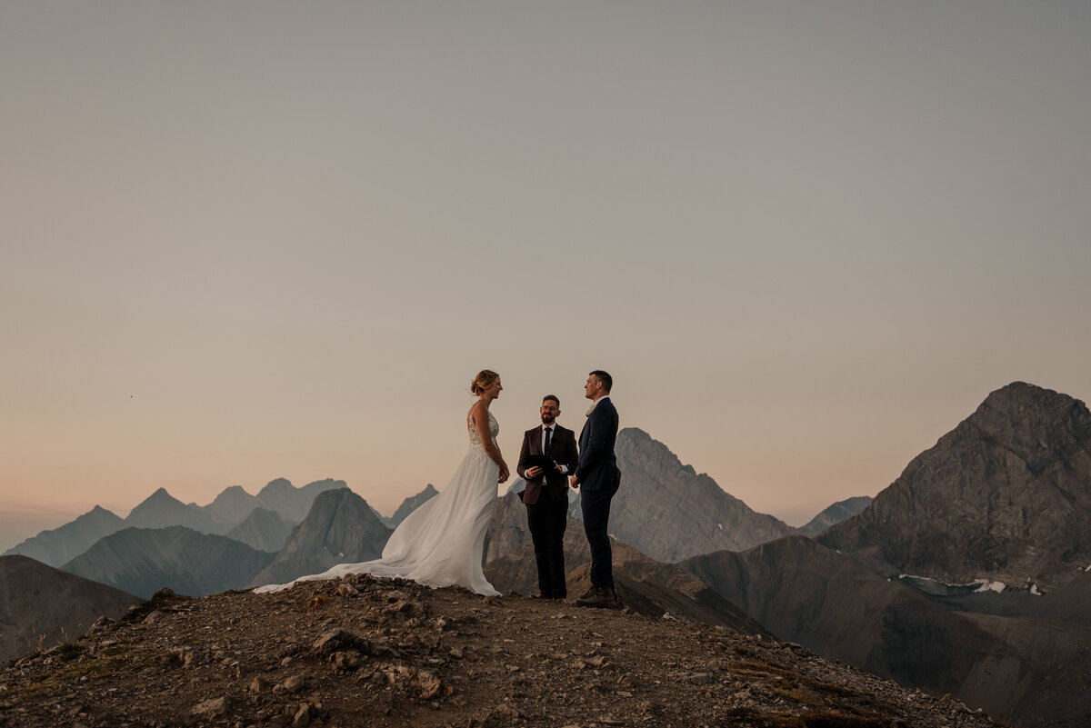 hiking-elopement-photographer-5