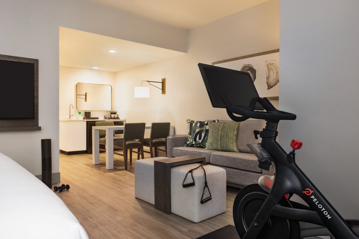 ECPPP_1_king_studio_suite_with_peleton_02