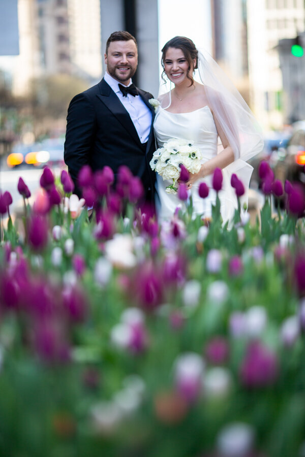 bride-groom-tulips-michigan-ave-chicago-intercon-hotel-spring-wedding