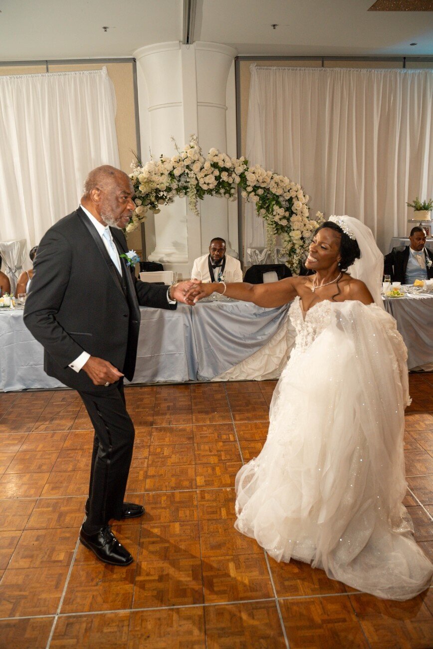 father-daughter-dance-at-wedding