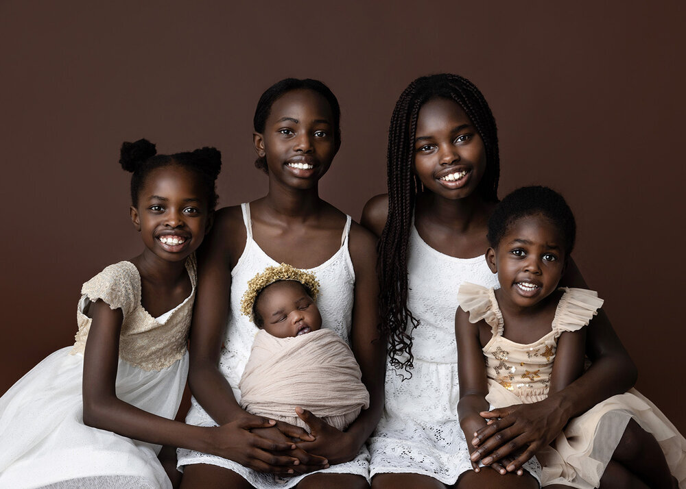 NEWBORN_BABY_WRAPPEDBROWNWITHSIBLINGSSISTERS