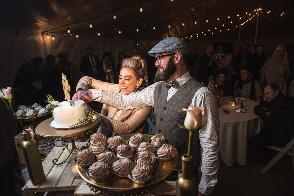 Granby-colorado-strawberry-creek-ranch-hipster-mountain-wedding-cutting-the-cake