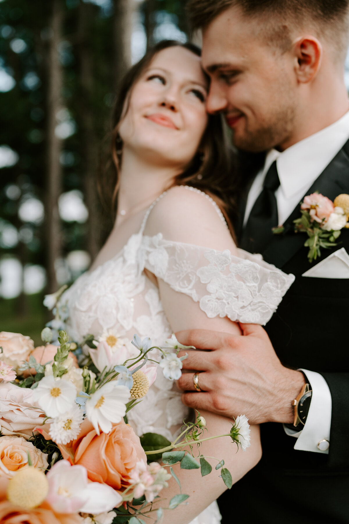 kraber-the-gathering-grounds-iowa-wedding-54