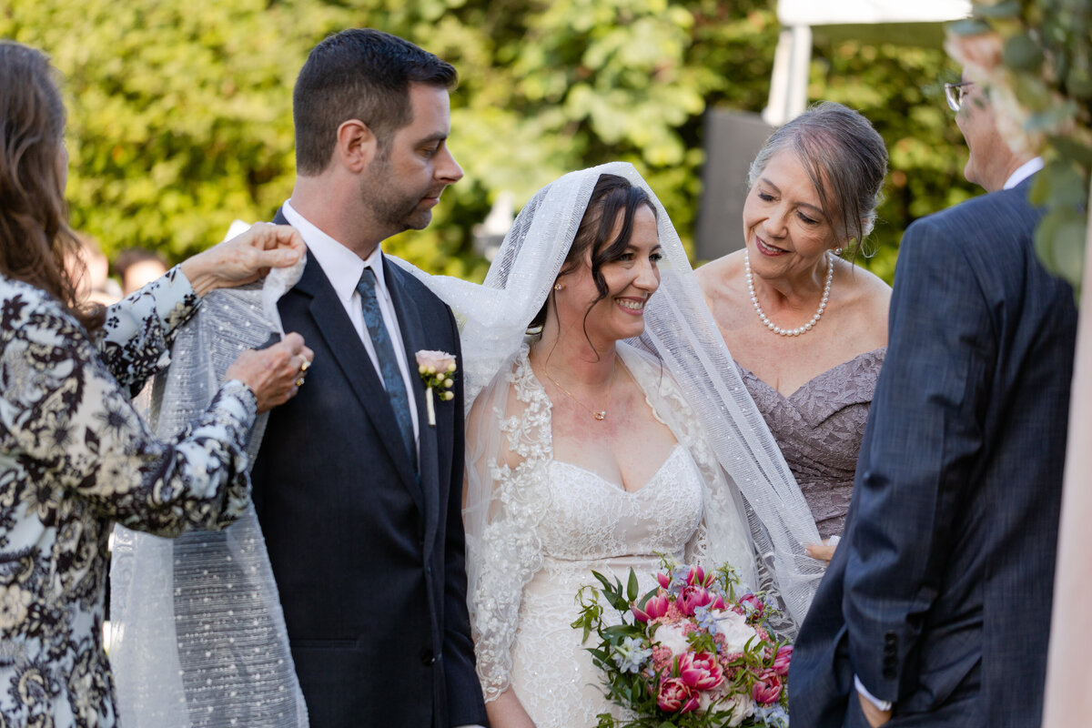 uw-center-for-urban-horticulture-outdoor-wedding-venue-seattle-wedding-photographer-038