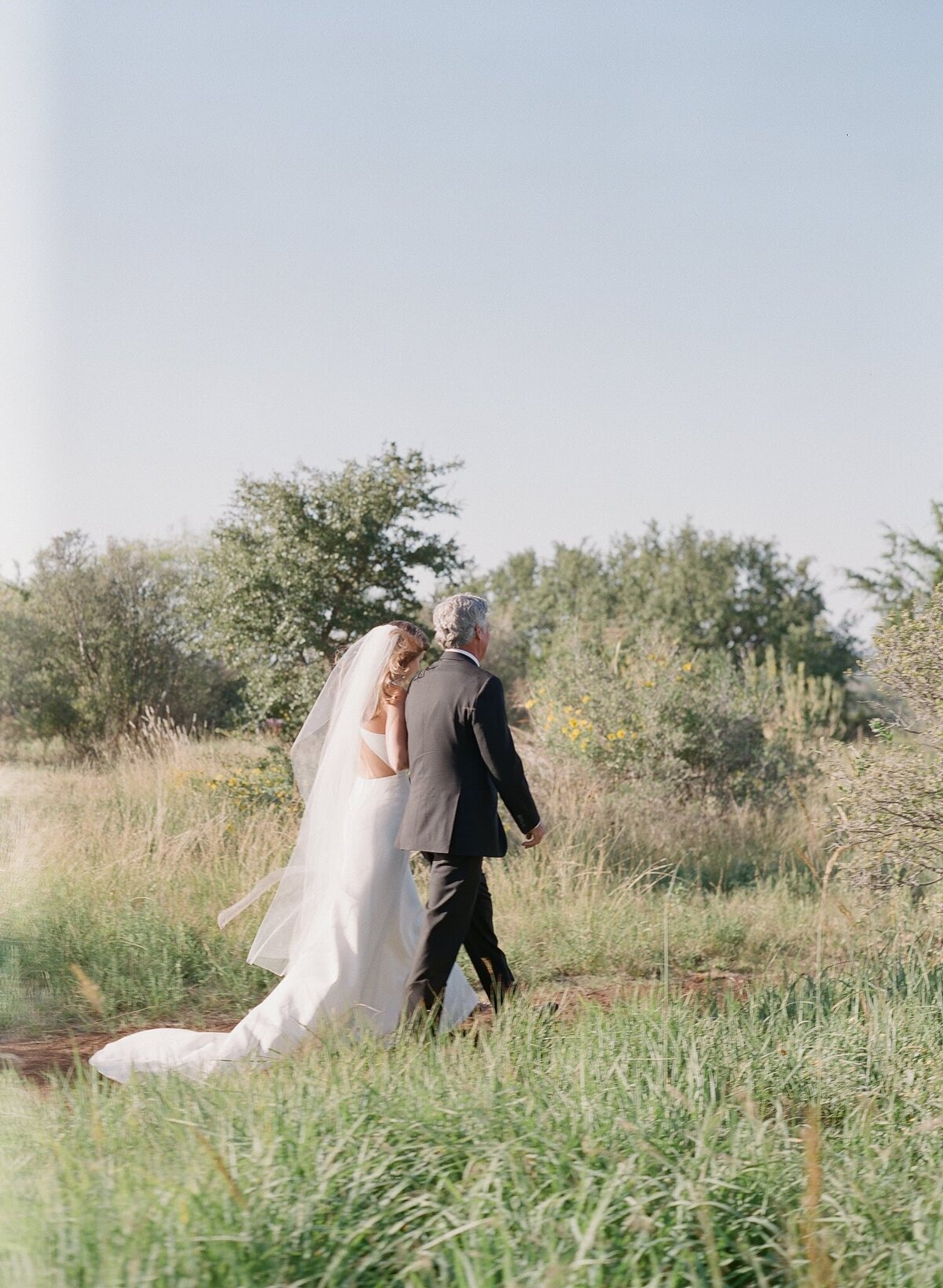 kendall-stephen-bw-theory-hill-country-wedding41_1