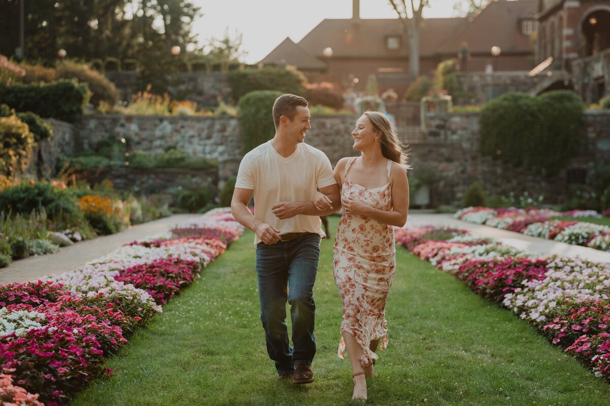 romantic-engagement-photos-cranbrook-museum-west-bloomfield
