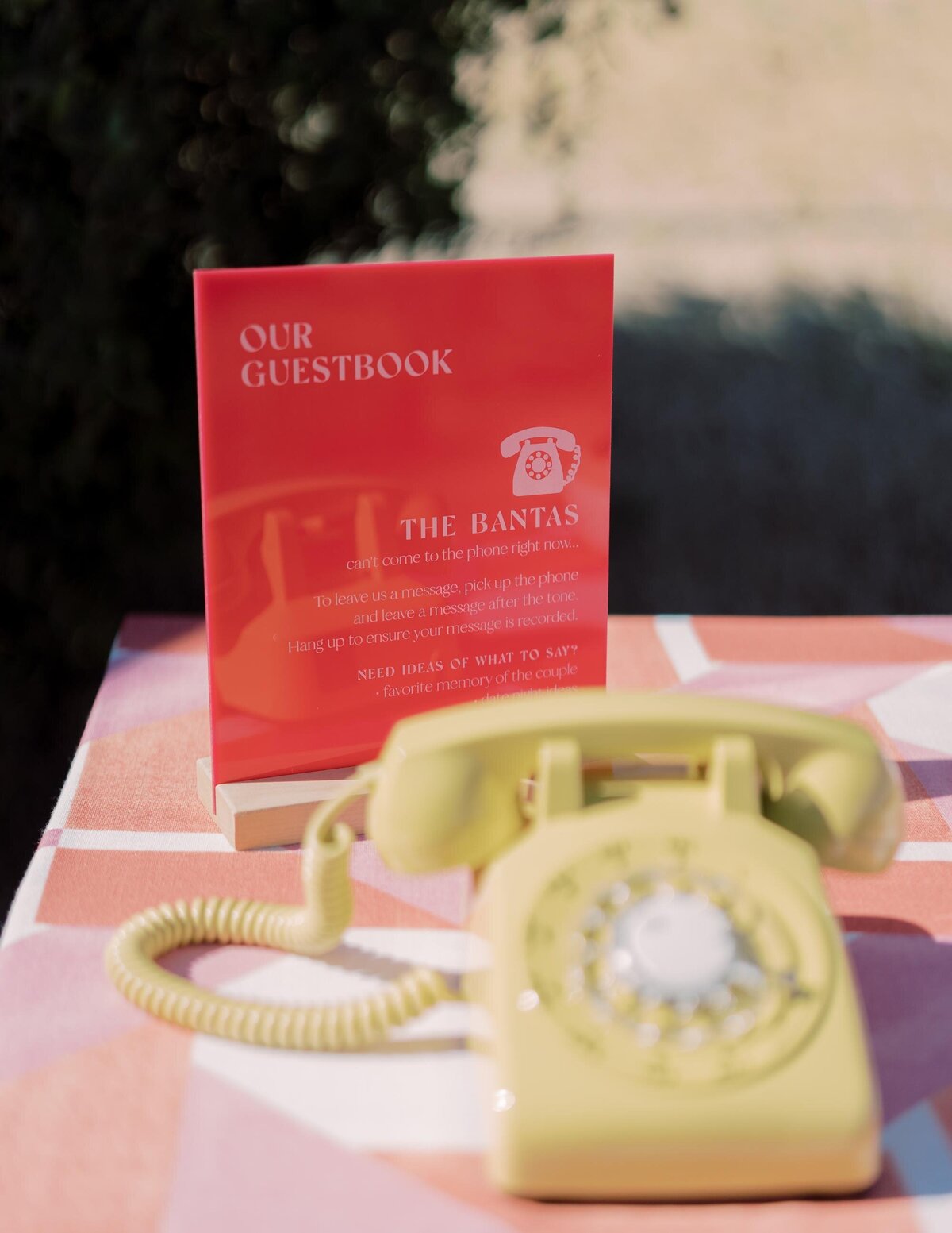 pink-acrylic-vintage-phone-guestbook-sign