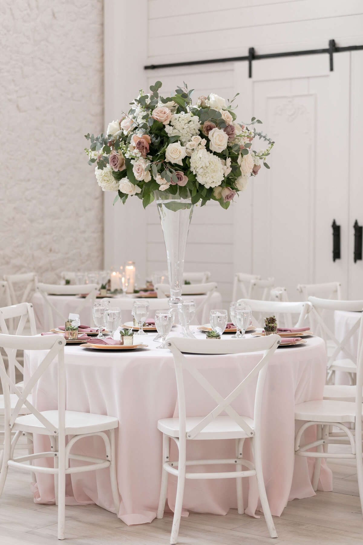 TNAI Taylor & Jordan_Recep Decor-3