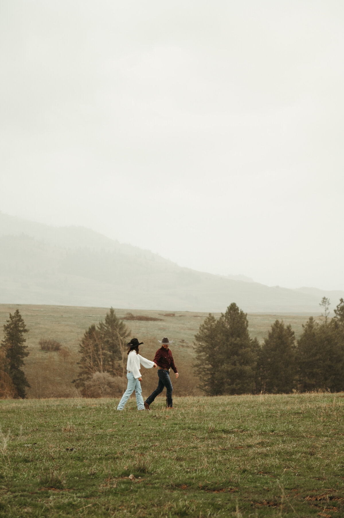 presley-gray-photo-montana-western-style-engagement-3392