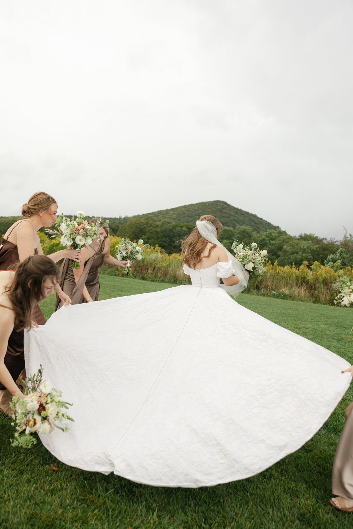 charleston-wedding-photographer-bridesmaids-candid-maggie-collazo-4