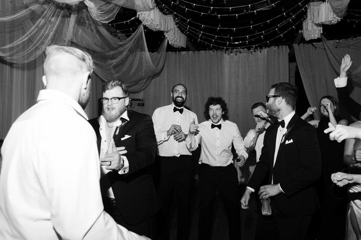 93riskyexposure_samantha-rydge_las-vegas-elopement-photography