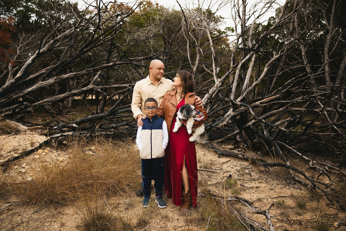 Harker Heights Family Photographer: Offering professional family portrait sessions with creative and natural styles. Book yours today!