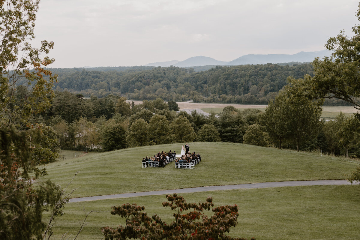 Simple elegant outdoor wedding at the Biltmore Estate with family and friends