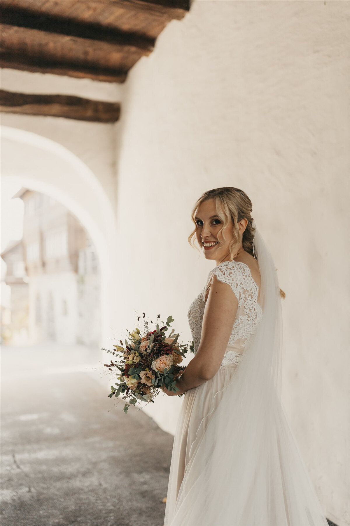 Sarah Schöb_Makeup_Artist_Schweiz_Styling_Ostschweiz_Hochzeitsmakeup_Hochzeitsfrisur_Mobile_Visagistin_modernes_Styling7_2048px