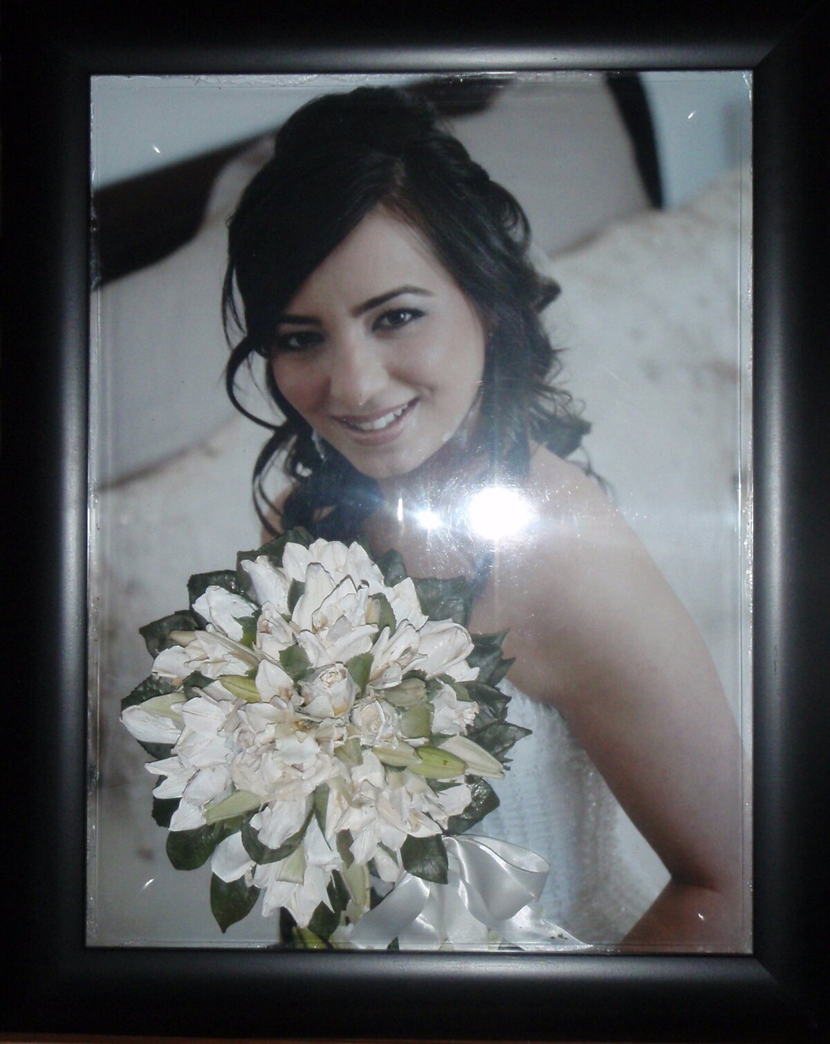 Wedding bouquet preserved in pod