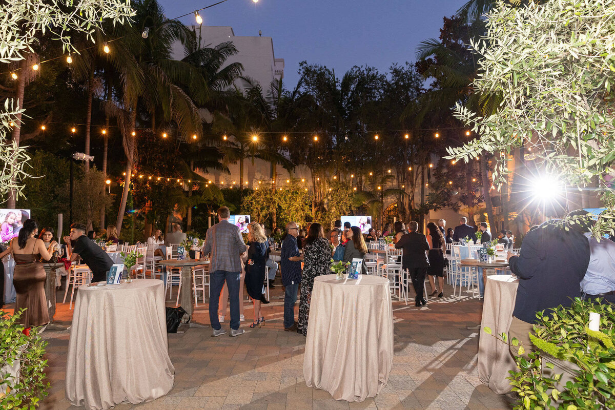 Eisner'sSunsetSocial_-187