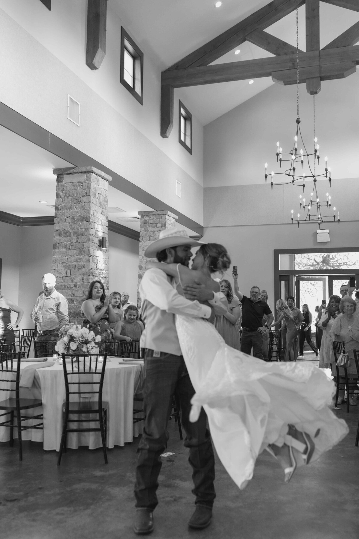Dakota&Hope'sSneakPeeks-courtneyagaryphotography-43