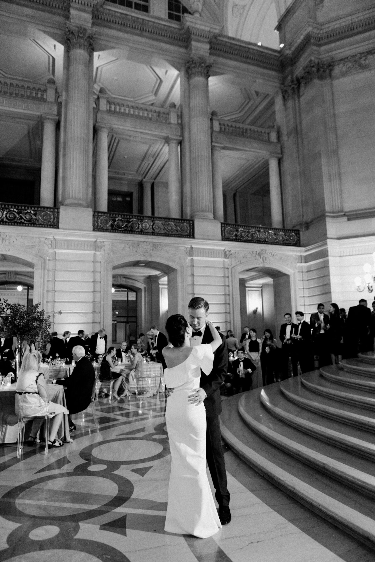 San-Francisco-City-Hall-Wedding-Nicole-Blumberg-Photography_0123