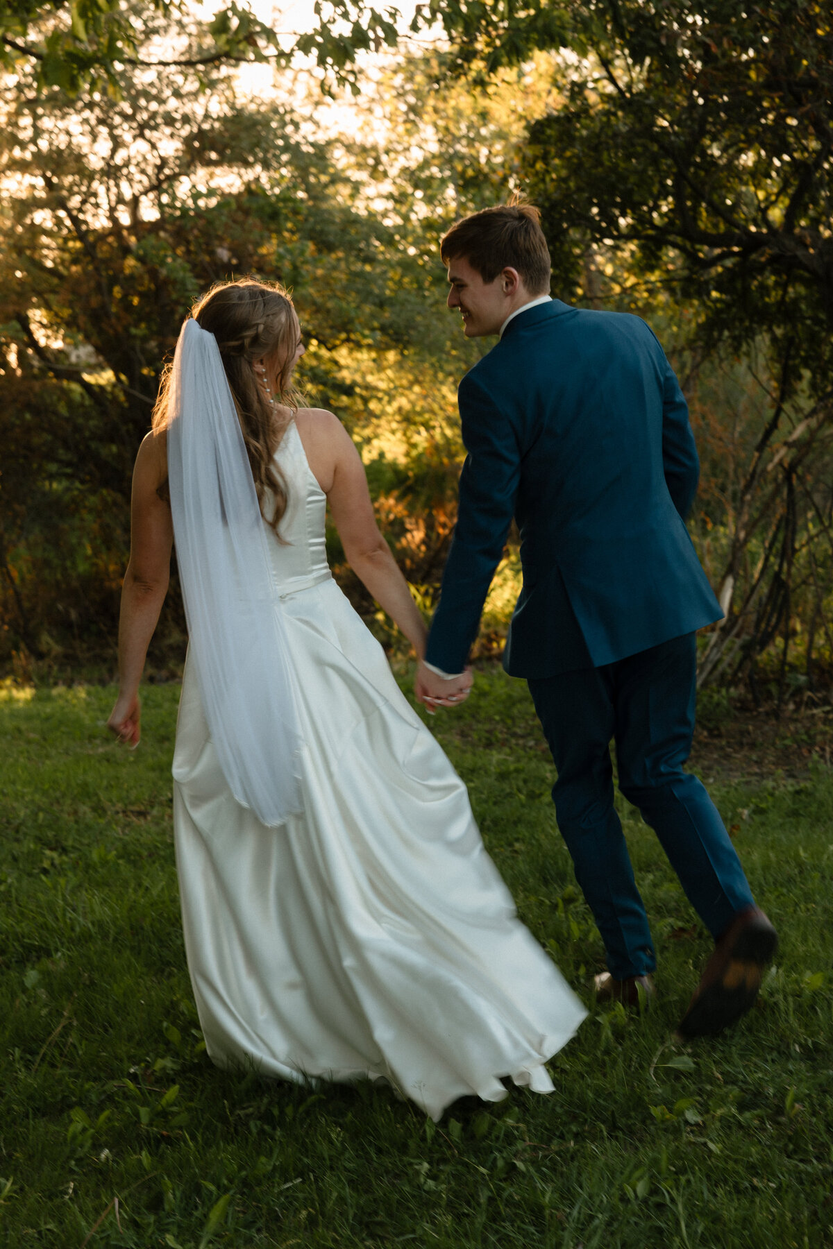 Sydney and Brant's Rustic Midwest Wedding Photography-649