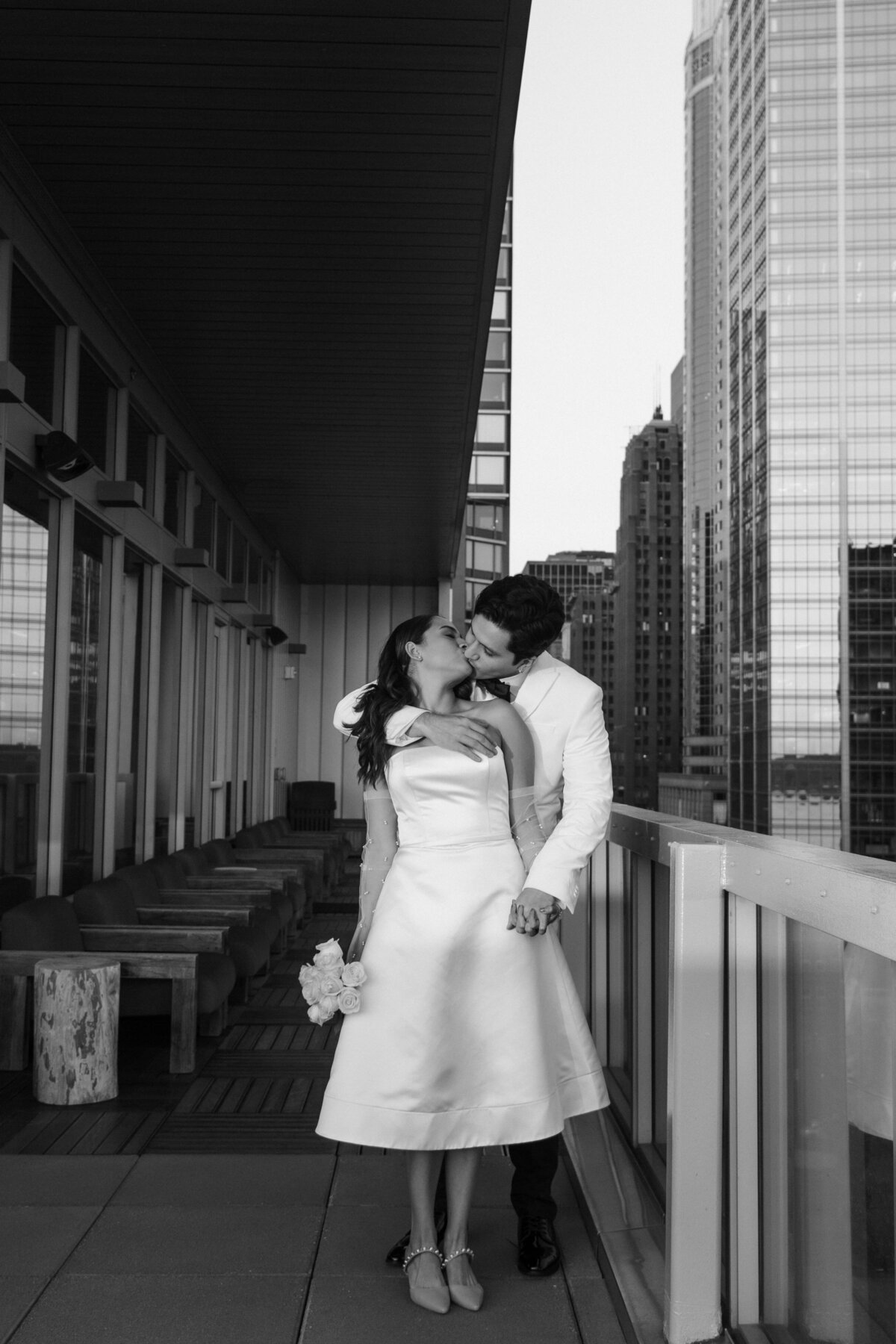 Downtown-Seattle-elopement-documentary-style-photography-jennifer-moreno-photography-Washington